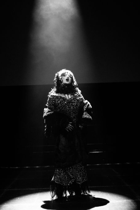Malazicious performing live at Queereeoke in Hamburg